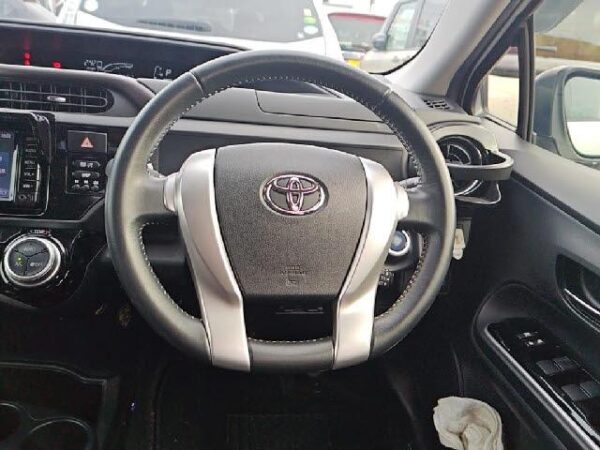 Ref:AUX-20094007 TOYOTA AQUA 2017 - Image 3
