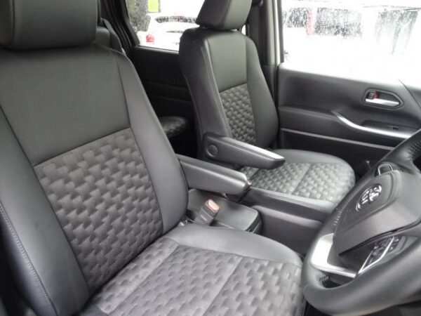 Ref:AUX-20094069 TOYOTA VOXY 2022 - Image 12