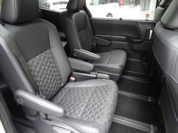 Ref:AUX-20094069 TOYOTA VOXY 2022 - Image 14