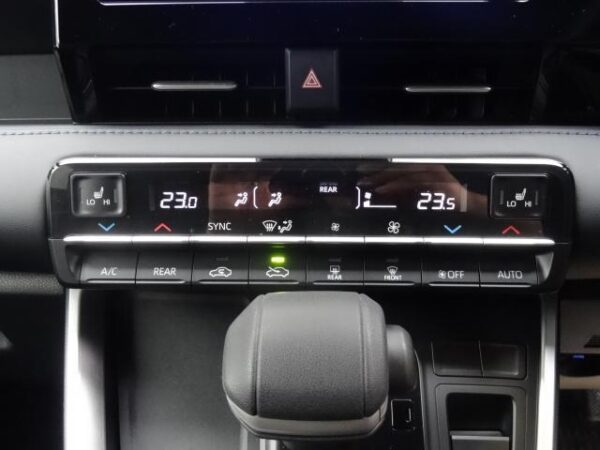 Ref:AUX-20094069 TOYOTA VOXY 2022 - Image 19