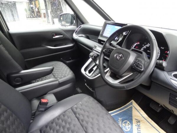 Ref:AUX-20094069 TOYOTA VOXY 2022 - Image 9
