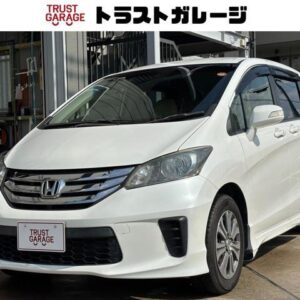 2013 Honda Freed white gasoline used car Japan export