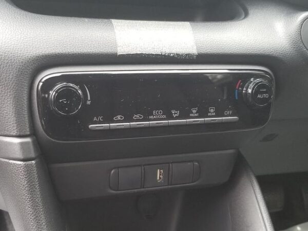 Ref:AUX-20101247 TOYOTA YARIS 2020 - Image 7