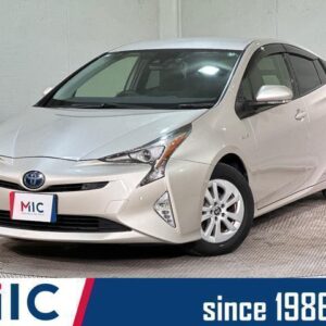 2016 Toyota Prius gold hybrid used car Japan export