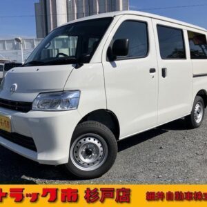 2025 Daihatsu Gran Max Cargo white gasoline used car Japan export