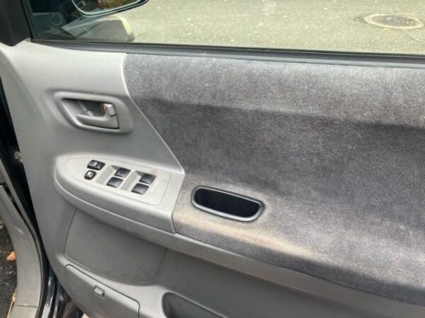 Ref:AUX-20105354 TOYOTA VOXY 2004 - Image 11