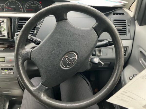 Ref:AUX-20105354 TOYOTA VOXY 2004 - Image 12