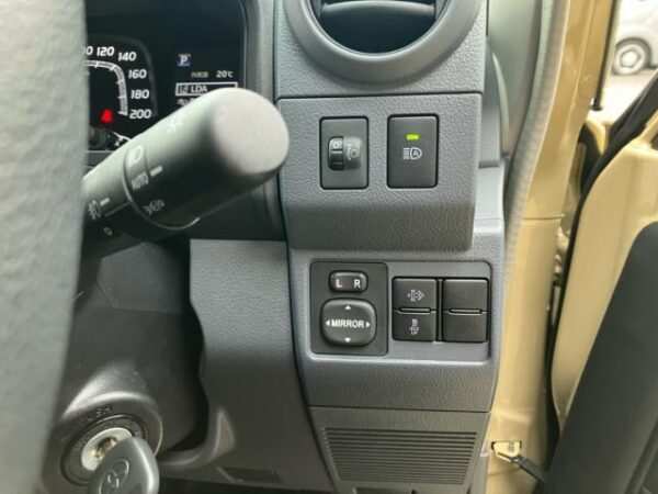 Ref:AUX-20105404 TOYOTA LAND CRUISER 70 2025 - Image 15