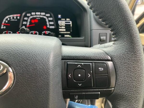 Ref:AUX-20105404 TOYOTA LAND CRUISER 70 2025 - Image 18