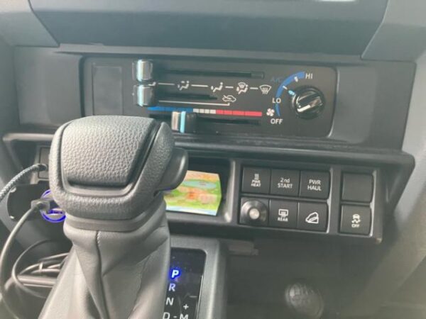 Ref:AUX-20105404 TOYOTA LAND CRUISER 70 2025 - Image 20