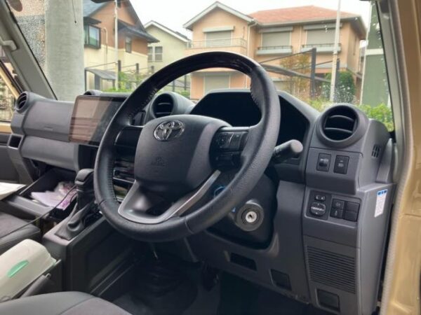 Ref:AUX-20105404 TOYOTA LAND CRUISER 70 2025 - Image 8
