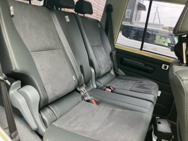 Ref:AUX-20105404 TOYOTA LAND CRUISER 70 2025 - Image 10
