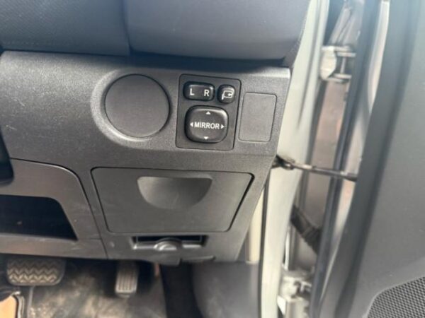 Ref:AUX-20105689 TOYOTA VITZ 2005 - Image 16