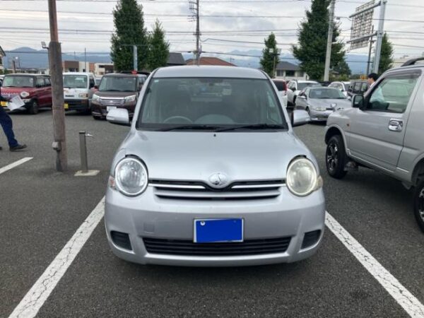 Ref:AUX-20106279 TOYOTA SIENTA 2010