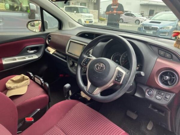 Ref:AUX-20106779 TOYOTA VITZ 2015 - Image 10