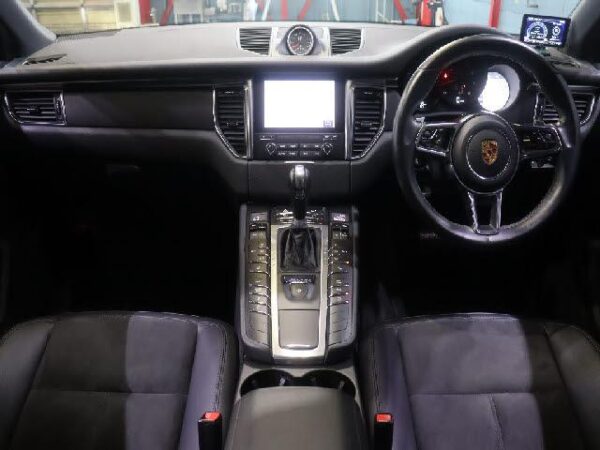 Ref:AUX-20111237 PORSCHE MACAN 2018 - Image 2