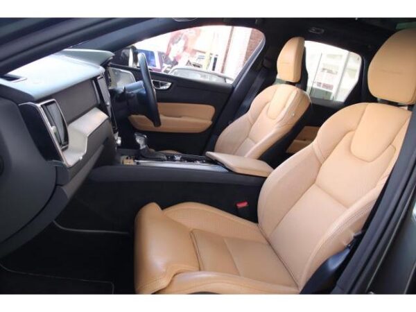 Ref:AUX-20111403 VOLVO XC60 2017 - Image 12