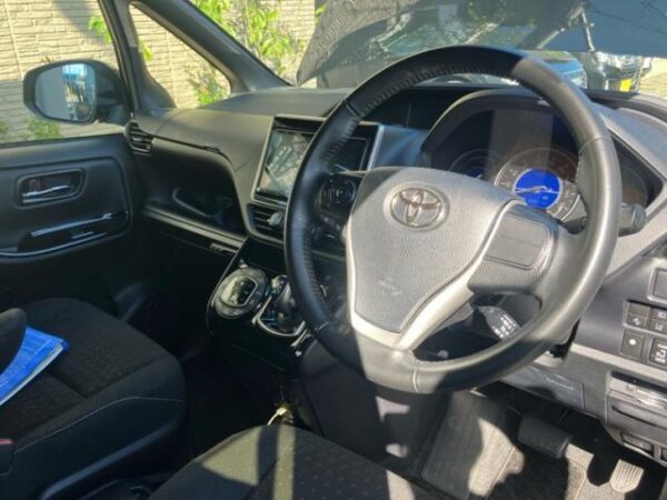 Ref:AUX-20119907 TOYOTA NOAH 2021 - Image 6