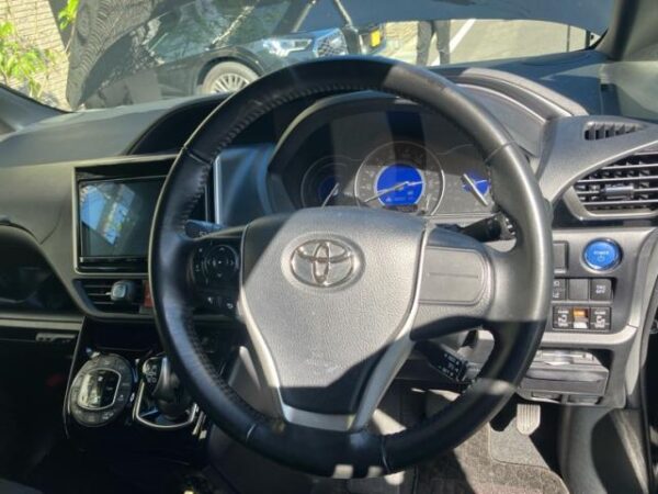 Ref:AUX-20119907 TOYOTA NOAH 2021 - Image 7
