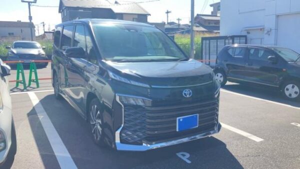 Ref:AUX-20123878 TOYOTA VOXY 2023
