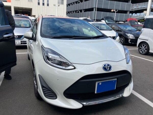 Ref:AUX-20123950 TOYOTA AQUA 2020