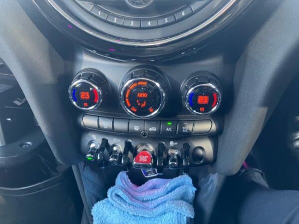 Ref:AUX-20124006 MINI MINI 2020 - Image 18
