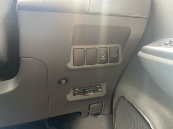 Ref:AUX-20124267 TOYOTA PRIUS ALPHA 2012 - Image 18
