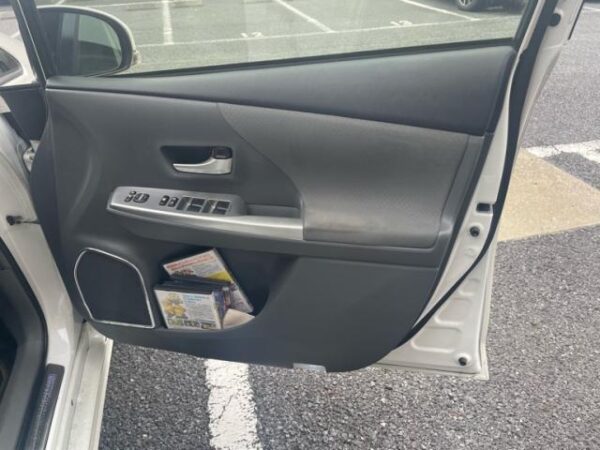 Ref:AUX-20124267 TOYOTA PRIUS ALPHA 2012 - Image 9