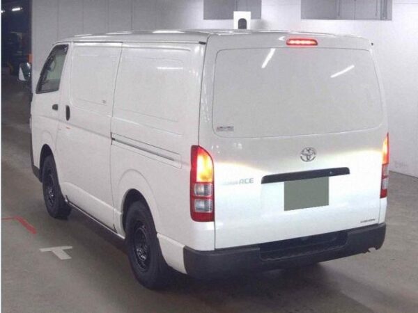 Ref:AUX-20125032 TOYOTA HIACE VAN 2017 - Image 2