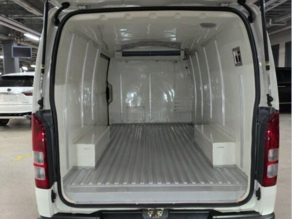 Ref:AUX-20125032 TOYOTA HIACE VAN 2017 - Image 3