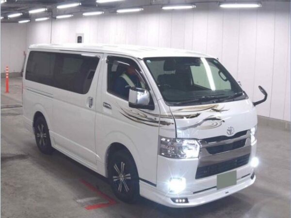 Ref:AUX-20125068 TOYOTA HIACE VAN 2021