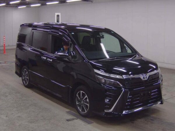 Ref:AUX-20127117 TOYOTA VOXY 2020