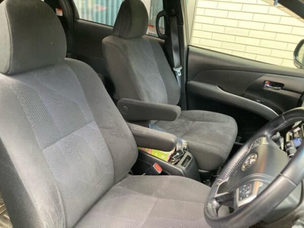 Ref:AUX-20140131 TOYOTA ESTIMA 2017 - Image 16