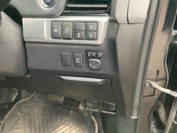Ref:AUX-20140131 TOYOTA ESTIMA 2017 - Image 18