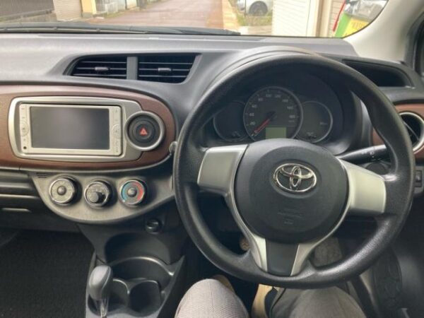Ref:AUX-20140404 TOYOTA VITZ 2012 - Image 12