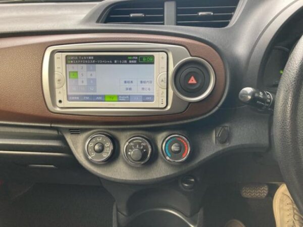 Ref:AUX-20140404 TOYOTA VITZ 2012 - Image 18