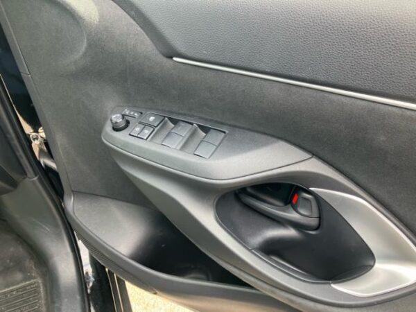 Ref:AUX-20140825 TOYOTA YARIS CROSS 2022 - Image 8
