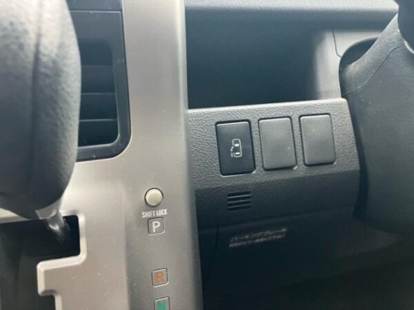 Ref:AUX-20140910 TOYOTA VOXY 2008 - Image 12
