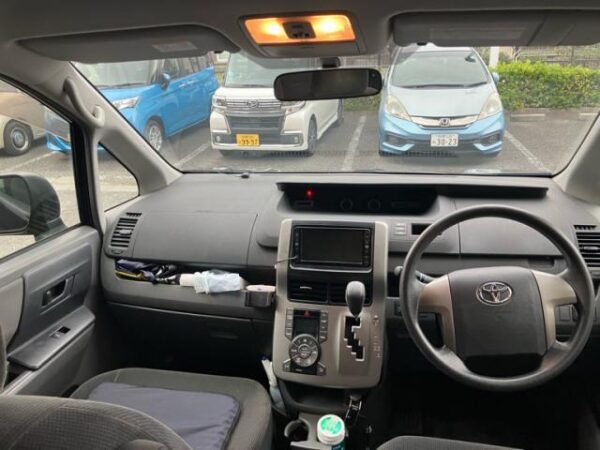 Ref:AUX-20140910 TOYOTA VOXY 2008 - Image 19