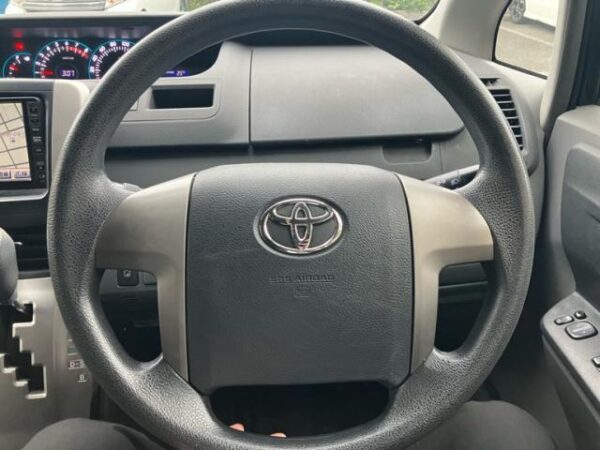 Ref:AUX-20140910 TOYOTA VOXY 2008 - Image 7