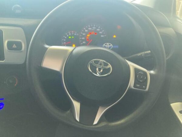Ref:AUX-20141359 TOYOTA VITZ 2014 - Image 16