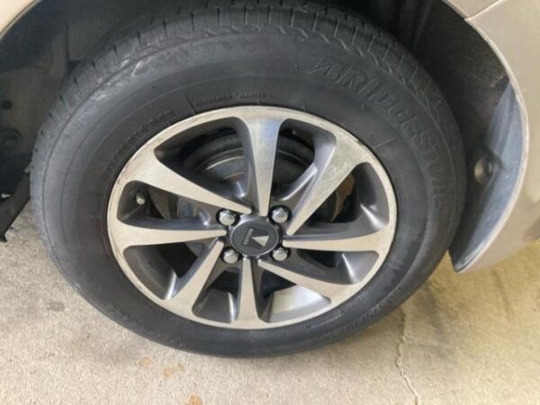 Ref:AUX-20141359 TOYOTA VITZ 2014 - Image 5