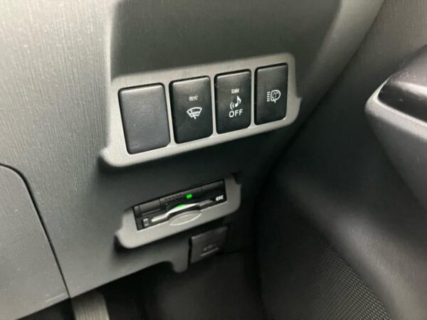 Ref:AUX-20141463 TOYOTA PRIUS ALPHA 2014 - Image 18