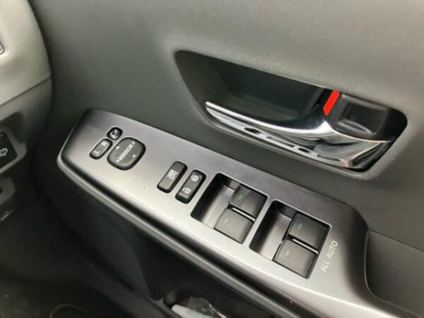 Ref:AUX-20141463 TOYOTA PRIUS ALPHA 2014 - Image 19