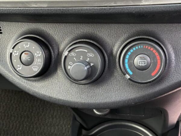 Ref:AUX-20142276 TOYOTA VITZ 2014 - Image 12