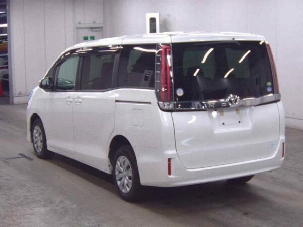 Ref:AUX-20143764 TOYOTA NOAH 2020 - Image 2