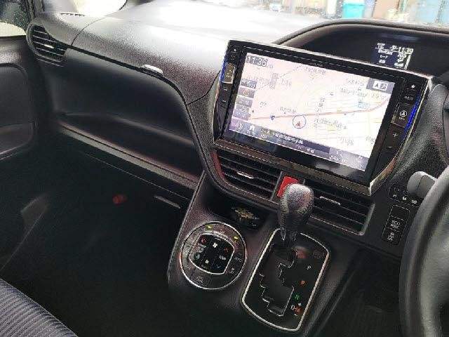 Ref:AUX-20146110 TOYOTA VOXY 2015 - Image 10