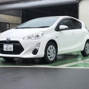 2015 Toyota Aqua pearl hybrid used car Japan export