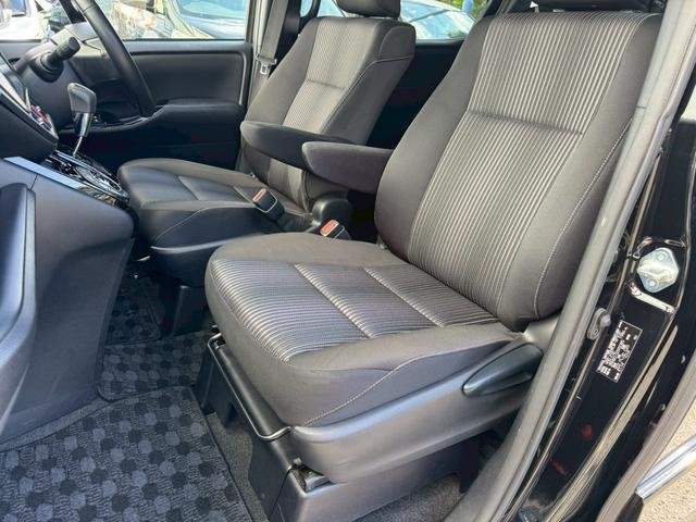 Ref:AUX-20329318 TOYOTA VOXY 2018 - Image 12