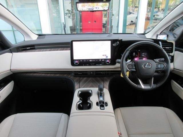 Ref:AUX-20371072 LEXUS LM 2025 - Image 9